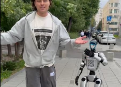 Прохор Шаляпин показал робота Володю, который будет работать за людей