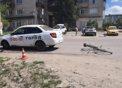 Велосипедистов разбросало по асфальту после наезда авто под Волгоградом