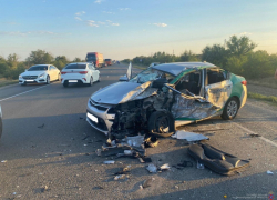 Кровь из авто залила асфальт: видео с места гибели 14-летнего мальчика в каршеринге под Волгоградом