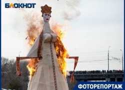 В центре Волгограда сожгли 13-метровое чучело Масленицы