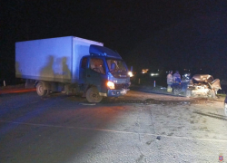 Фургон разнес легковушку и отправил мужчину на тот свет в Волгоградской области