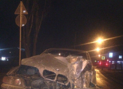 Волгоградец угнал BMW своей 26-летней тети и влетел на ней в забор дома