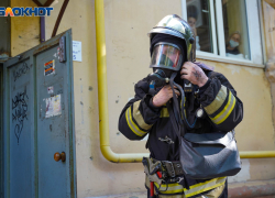 При пожаре в общежитии в Волжском насмерть задохнулись два друга 