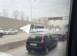 Закрытие популярного путепровода спровоцировало шок-пробки в Волгограде 