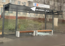 Стеклянный фарш на месте новой остановки оставили в Волгограде