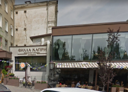 В центре Волгограда загорелся ресторан «Вилла Капри» 