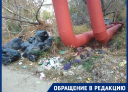 Свалкой из стекловаты и горами мусора обернулось утепление труб на Ангарском в Волгограде