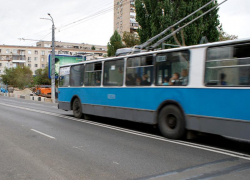 Столкновение общественного транспорта заблокировало движение троллейбусов в Волгограде
