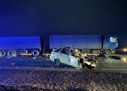 Два человека погибли в шок-ДТП с грузовиком на волгоградской трассе 