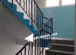 «Остановился лифт, сгорела электропроводка»: подготовка к отопительному сезону обернулась ЧП в волгоградском доме 