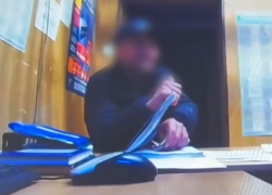 Иностранец подсунул взятку полицейскому и попал на видео под Волгоградом
