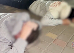  «Голову опусти!»: СОБР ночью уложил лицом в пол 16-летних на юге Волгограда