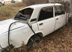 «Семерка» выехала на встречку и опрокинулась в кювет в Волгоградской области: трое в больнице