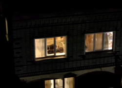 Дроны спустили на жилье подозрительных людей в Волгоградской области – видео