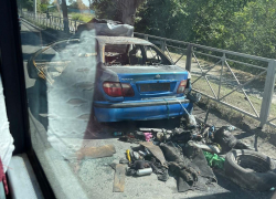 Загоревшаяся у поста ДПС иномарка парализовала юг Волгограда