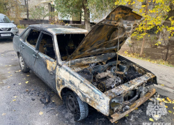 Три автомобиля сгорели в Волгограде на праздничных выходных
