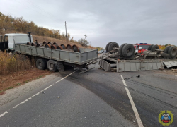 Водитель BMW погиб после чудовищного столкновения с "КамАЗом" под Волгоградом 