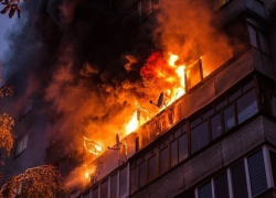 150 человек эвакуировали из горящей многоэтажки в Волгограде: есть погибшие и пострадавшие