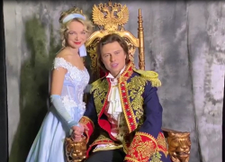 Прохор Шаляпин в образе прекрасного принца снял видеопоздравление для читателей "Блокнота Волгограда"