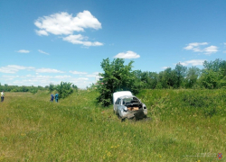 В Волгоградской области мужчина погиб за рулем ВАЗа