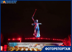 Мамаев курган в Волгограде на глазах у тысяч зрителей озарил «Свет Великой Победы»