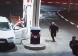 Волгоградец устроил бесчинства на заправке — видео