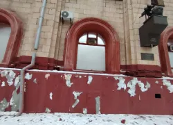 Показушный ремонт «Почты России» перед приездом Путина и Лукашенко превратился в ошметки в центре Волгограда