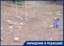 Пьяные дебоши и обертки от бургеров: детская площадка в центре Волгограда стала злачным местом 