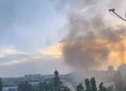 Пожар на стройбазе на Тулака в Волгограде попал на видео 