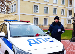 Генерал-лейтенант Кравченко наградил блондинку, открывшую огонь по машине лихачей 