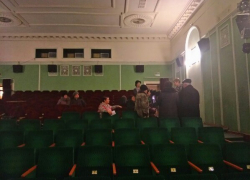 Запуганные чиновниками волгоградцы дали добро на возможный снос гостиницы «Октябрьская»