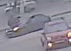 Мужчину сбили на оживленной дороге в Волгограде – видео