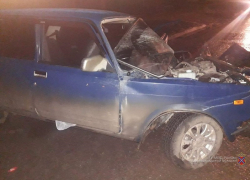 Страшная авария унесла жизнь двух парней и двое пострадали на юге Волгограда