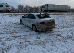 Под Волгоградом иномарка вылетела с московской трассы