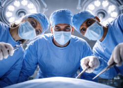 Московские пластические хирурги изуродовали волгоградца: «Запихал ушной хрящ в кривой кончик носа»