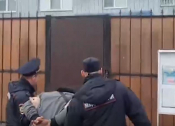 Под Волгоградом сняли с автобуса прокрутившего в казино полмиллиона на закупку моркови игромана 