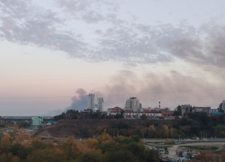 Вторые сутки полыхает пойма в Заволжье в Волгоградской области 
