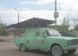 Машину участника СВО с макетом «Катюши» угнали и утопили под Волгоградом 