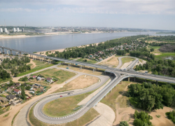 Дабл-трабл ДТП парализовало "танцующий" мост в Волгограде