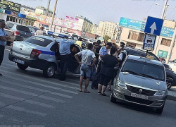 Волжане вчетвером избили таксиста на парковке ТРК «ПланетаЛето»