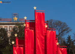 Тысячи флажков и сотни флагов на пять миллионов закупают для улиц Волгограда