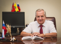Ректор Волгоградского государственного аграрного университета отмечает свой 70 - летний юбилей