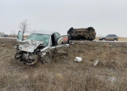 Женщина погибла и трое пострадали в ДТП на обледеневшей дороге в Волгограде