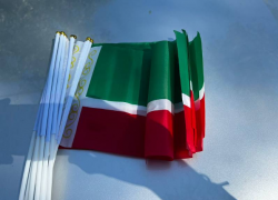 Тысячи флагов Чеченской республики за копейки продают в Волгограде