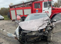 Водитель умер, 18-летняя в больнице после лобового ДТП в Волгоградской области