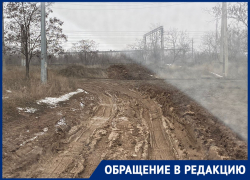 Экстремальная грязь заставила жителей Волгограда ходить в бахилах на улице