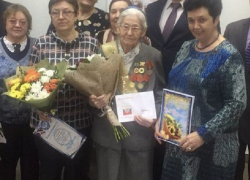 Ветеран из Волгограда отметила 90-летний юбилей