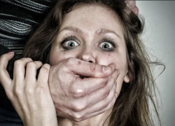 Маньяк изнасиловал двоих девушек после побега в Волгоград 