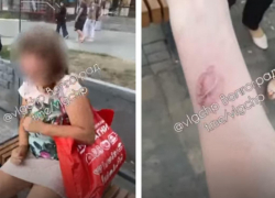Женщина искусала волгоградку на остановке: видео