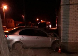 Волгоградец на Mitsubishi Lancer протаранил жилой дом